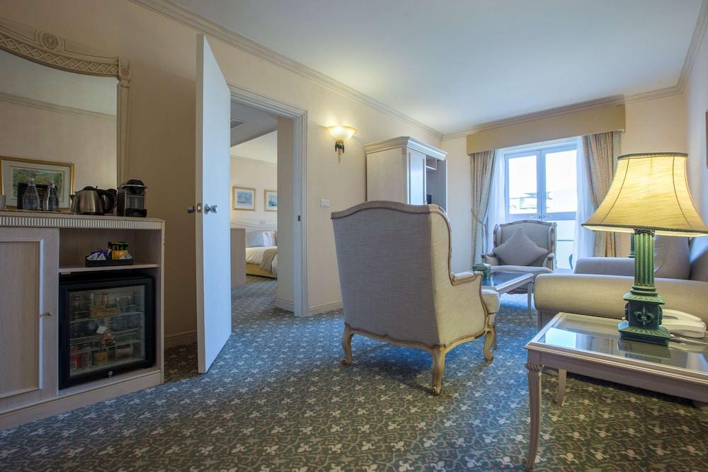 Hotel Le Vendome Кейптаун Екстериор снимка A suite at the hotel