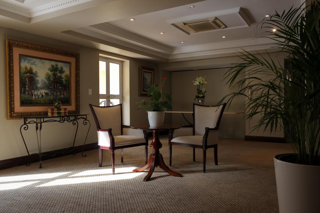 Hotel Le Vendome Кейптаун Екстериор снимка The interior of the hotel