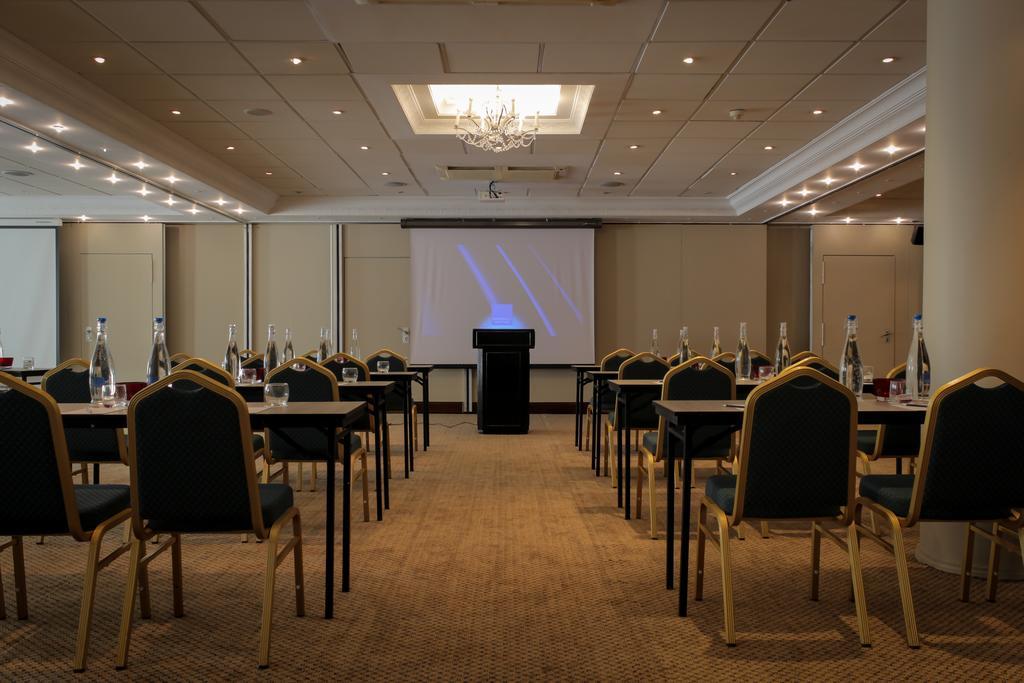 Hotel Le Vendome Кейптаун Екстериор снимка A meeting room at the hotel
