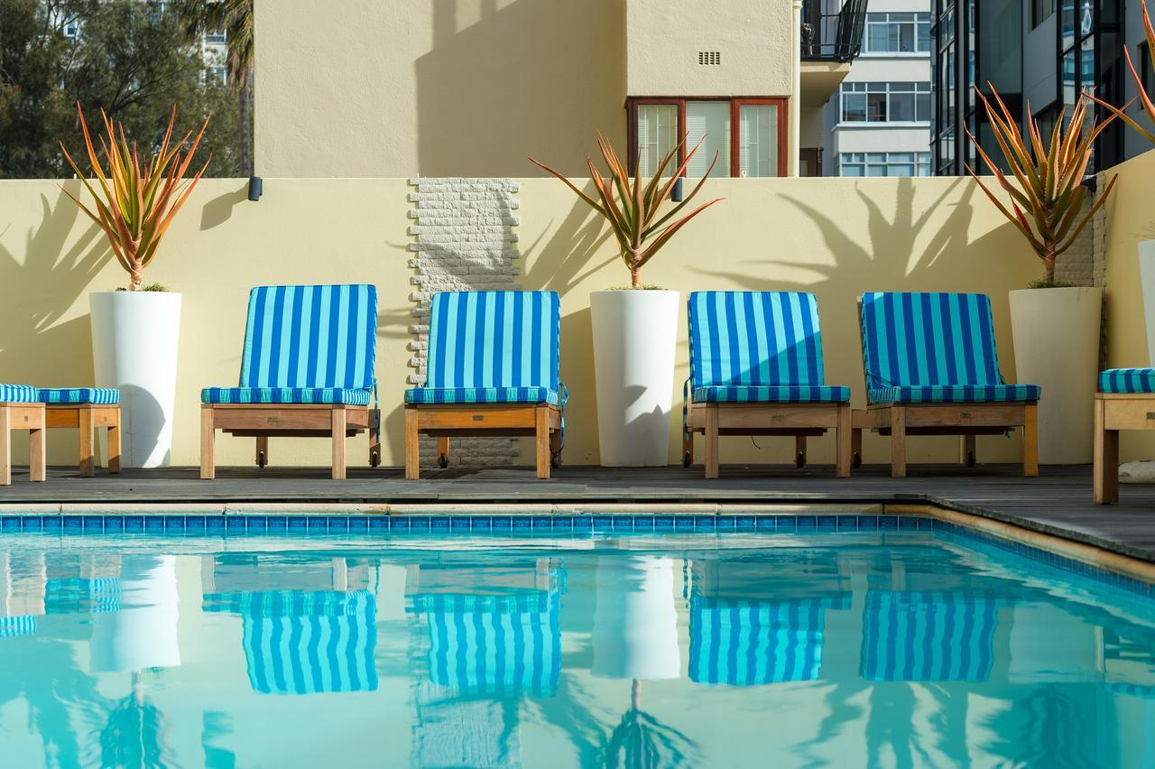 Hotel Le Vendome Кейптаун Екстериор снимка The pool at the Hotel